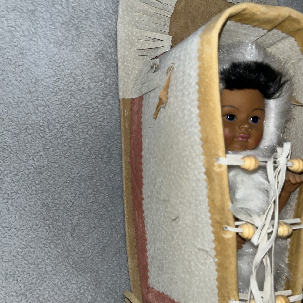 Vintage Papoose Indian Doll Leather Dream Catcher Eskimo Native In Cradle - Picture 6 of 12